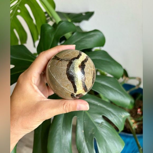 Septarian sphere from Madagascar - Picture 3 of 5